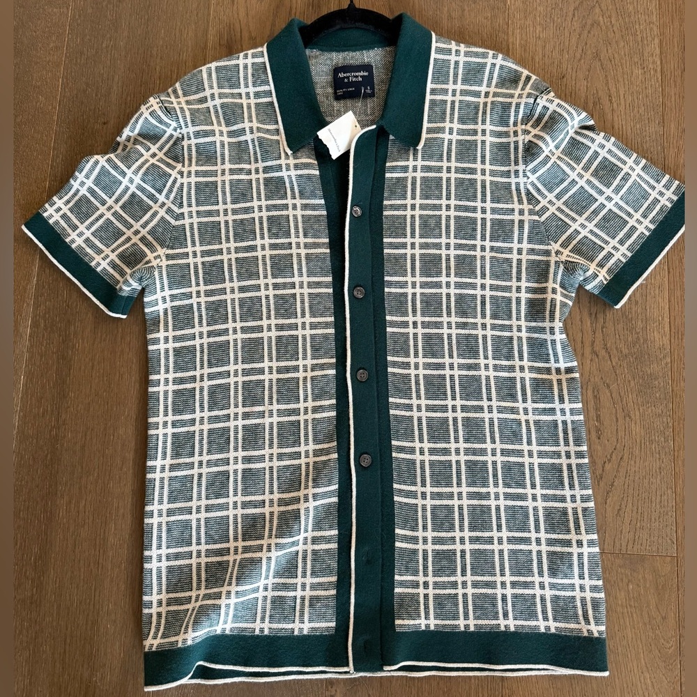 Abercrombie & Fitch Green and White Men’s Knit Button Down